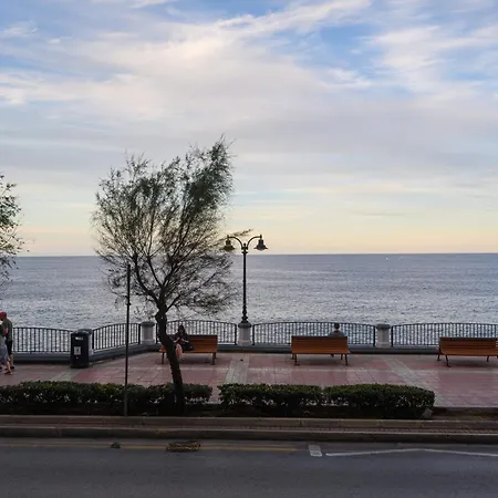 Seafront 4-bedroom Lejlighed *