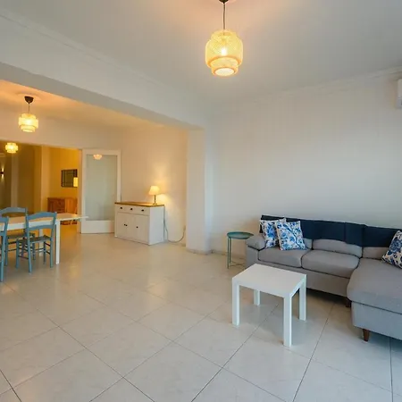 דירה Seafront 4-bedroom *