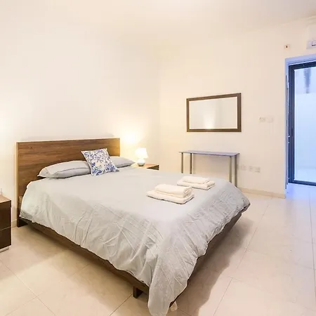 Lägenhet Seafront 4-bedroom *