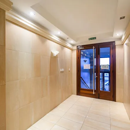 Seafront 4-bedroom Lejlighed *