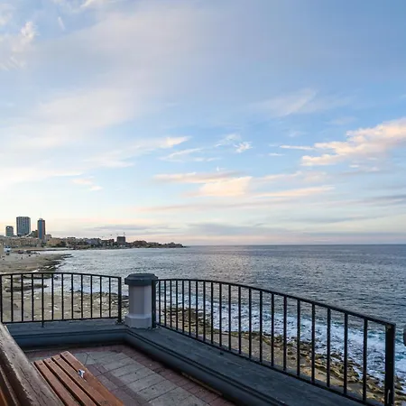 Lägenhet Seafront 4-bedroom *