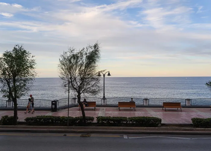 Seafront 4-bedroom Lejlighed *